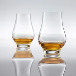 Schott Zwiesel Nosing Tumbler Whiskyglas -Fina Vinglas bar special nosing whiskyglas schott zwiesel bakgrund